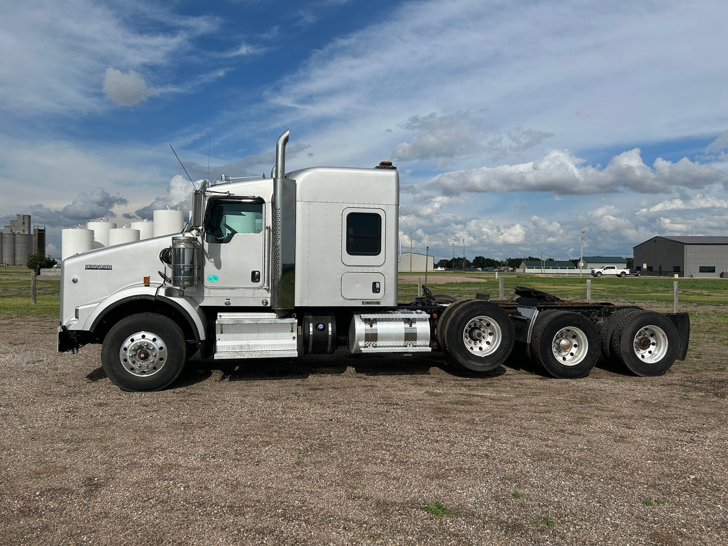 2016 Kenworth T800 Tri Axle