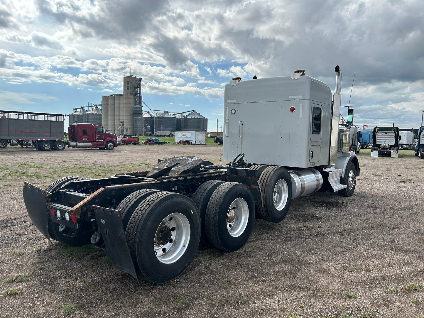 2016 Kenworth T800 Tri Axle