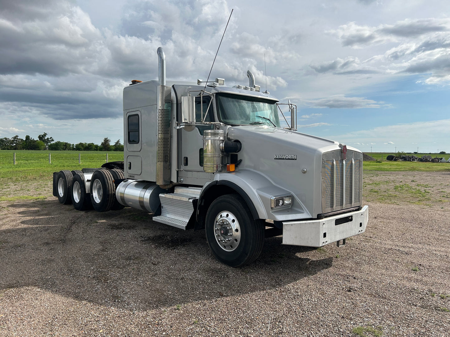 2016 Kenworth T800 Tri Axle