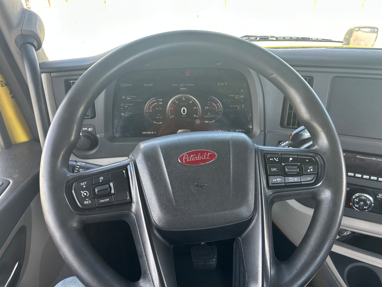 2023 Peterbilt 579