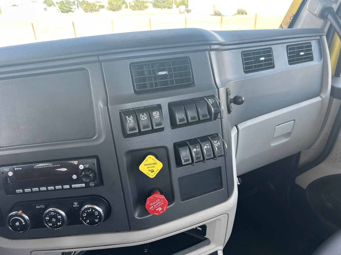 2023 Peterbilt 579