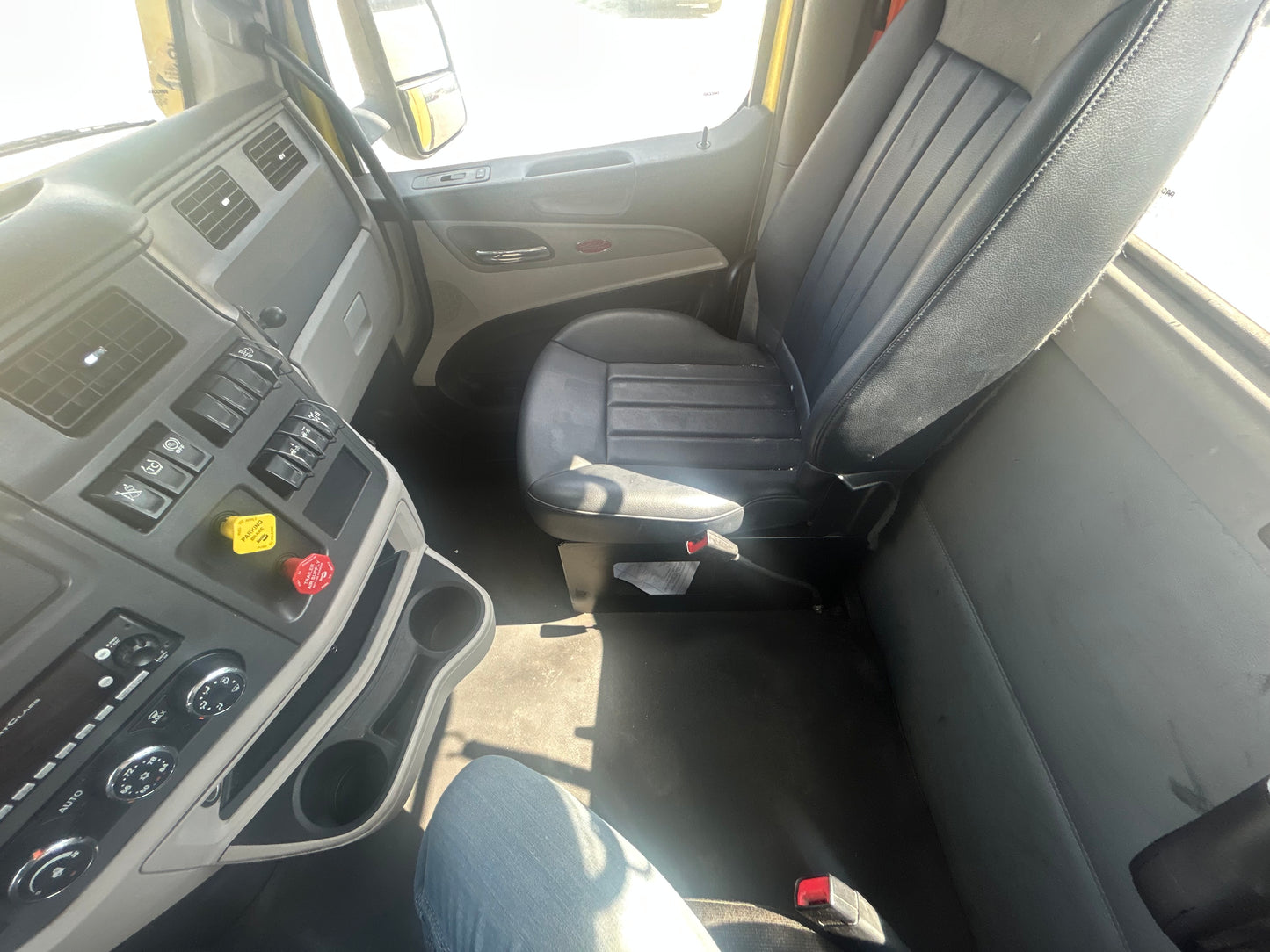 2023 Peterbilt 579